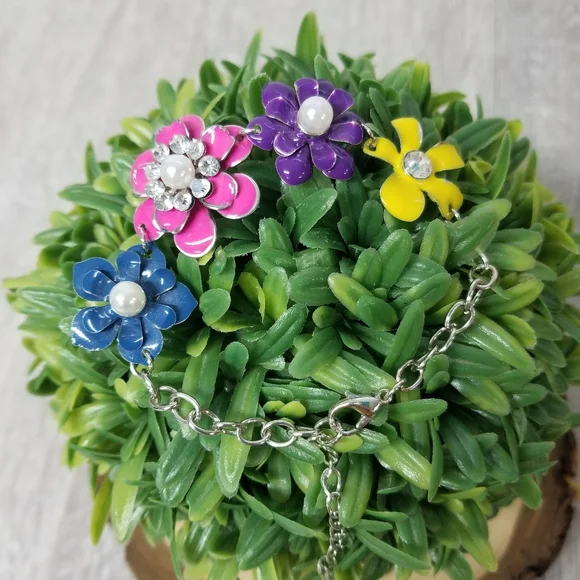 Reserved Paparazzi Flower Patch Fantasy Bracelet - Picture 2 of 7